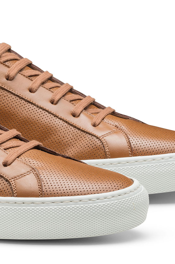 Low-top sneaker perforated sneaker camel