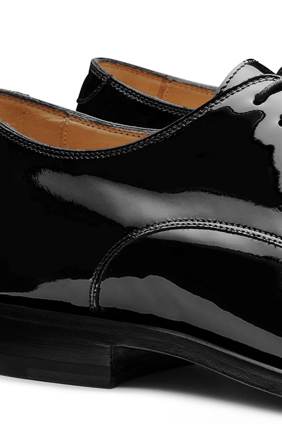 Derby plain tip patent calf black