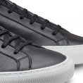 Low-top sneaker black